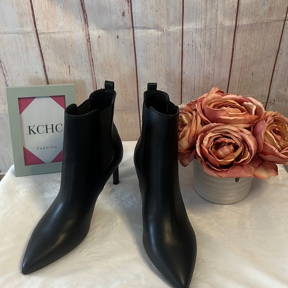 NWOT Calvin Klein Samara 3 faux leather booties - Picture 2 of 5